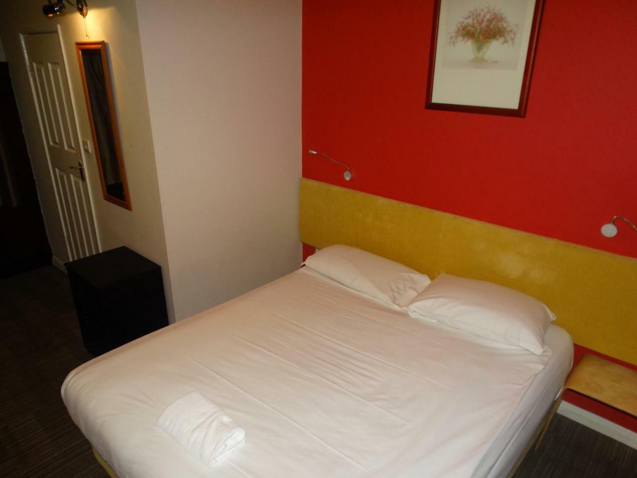 Hotel The Bull And Bush Kingston