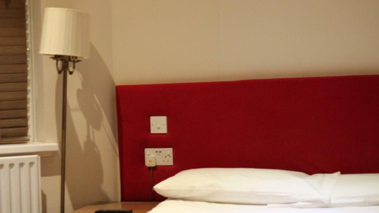 Hotel The Bull And Bush Kingston 2*